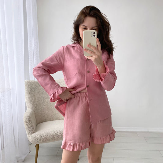 Pink linen shorts with ruffle