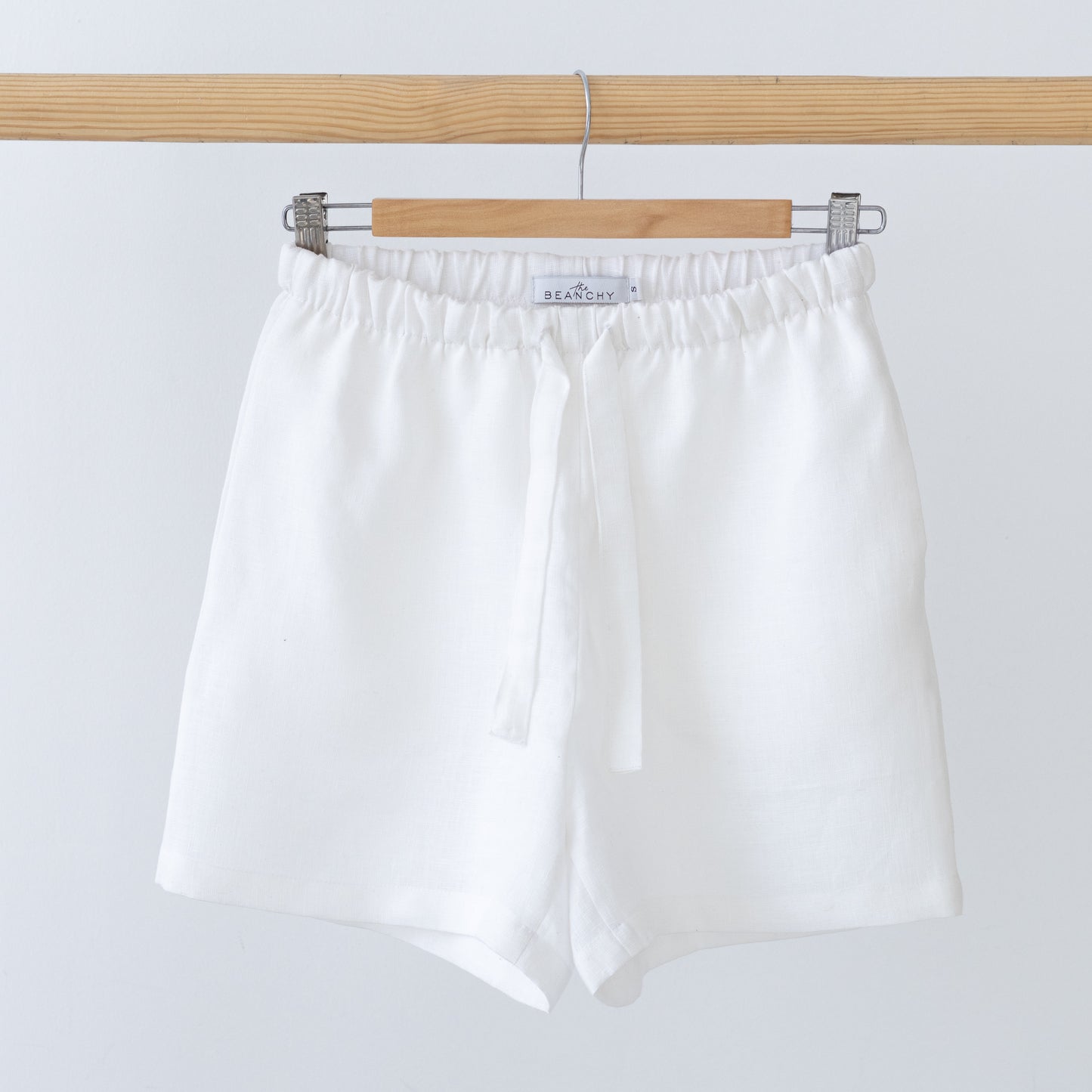 Women's linen shorts in white