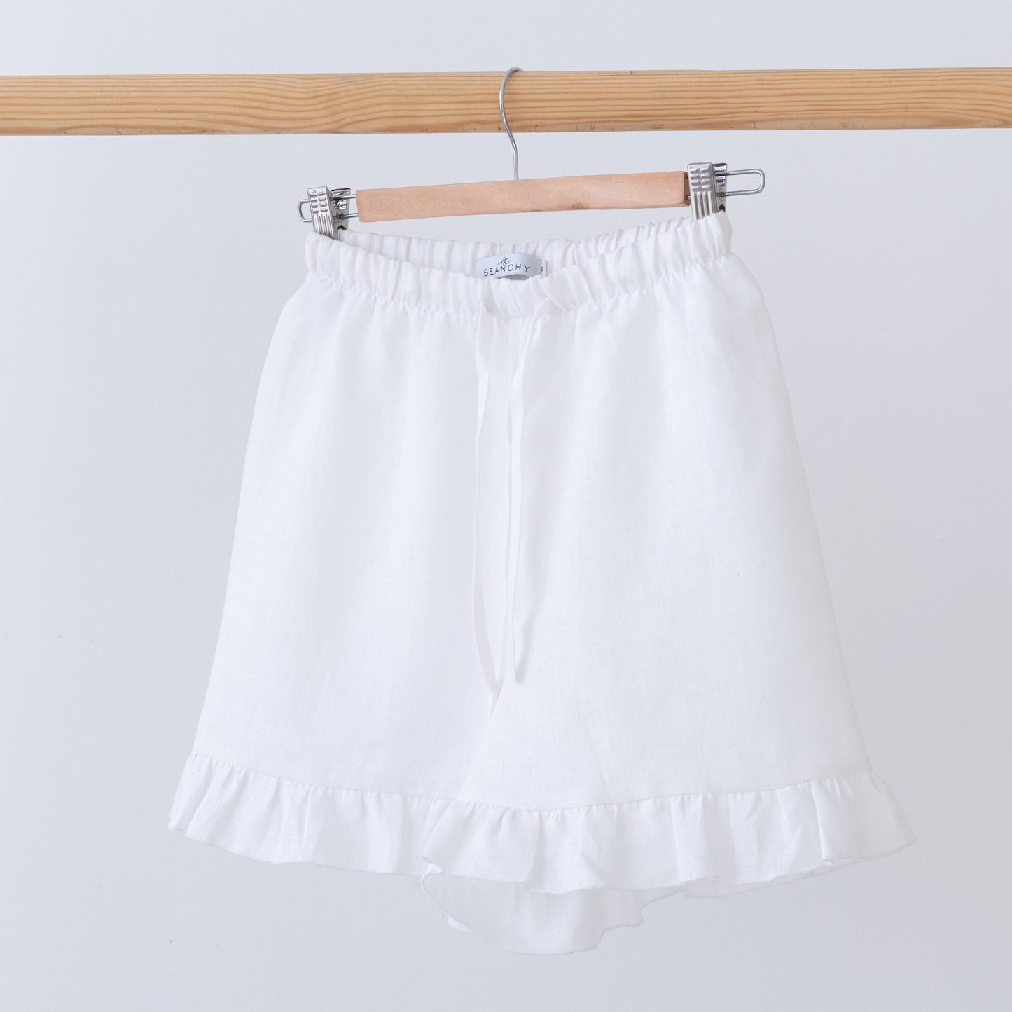 Women linen shorts with ruffle