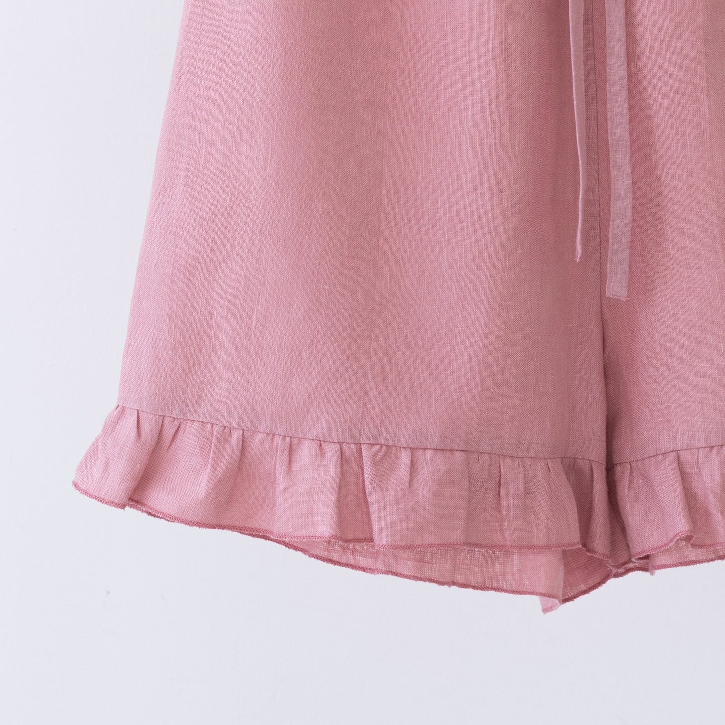 Pink linen shorts with ruffle