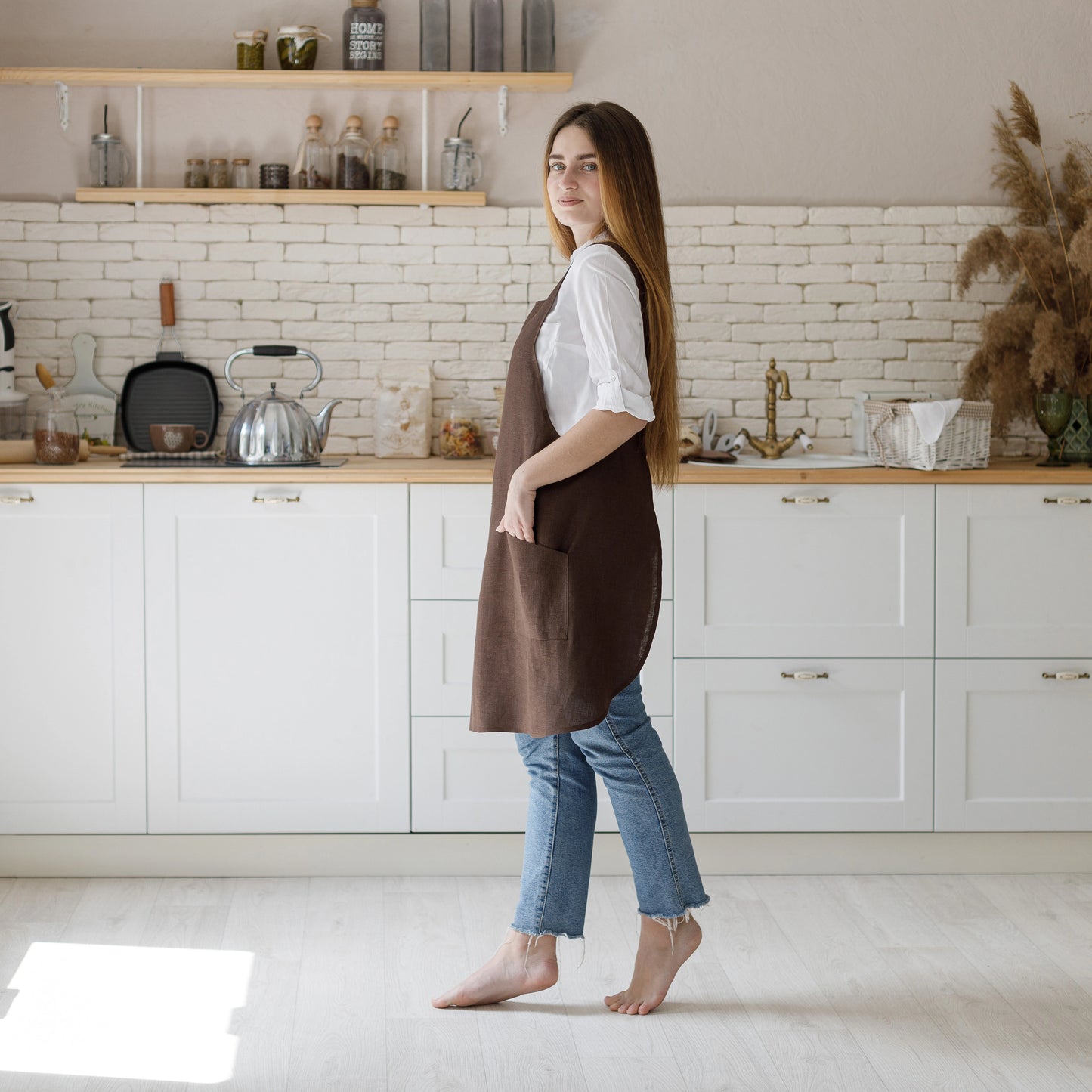 Unisex Brown Cross-Back Linen Apron