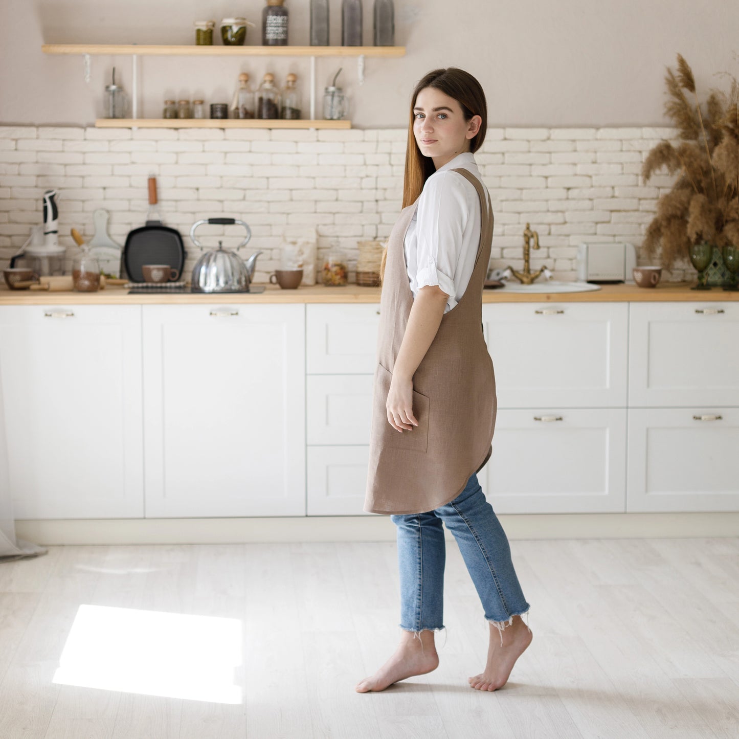 Japanese Cross Back Linen Apron in Cappuccino