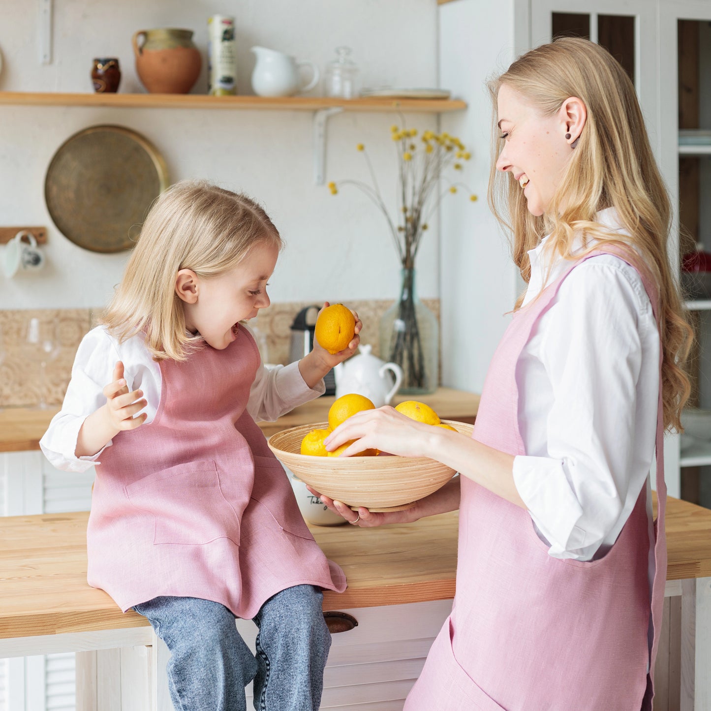 Kids kitchen cross back linen apron in pink color