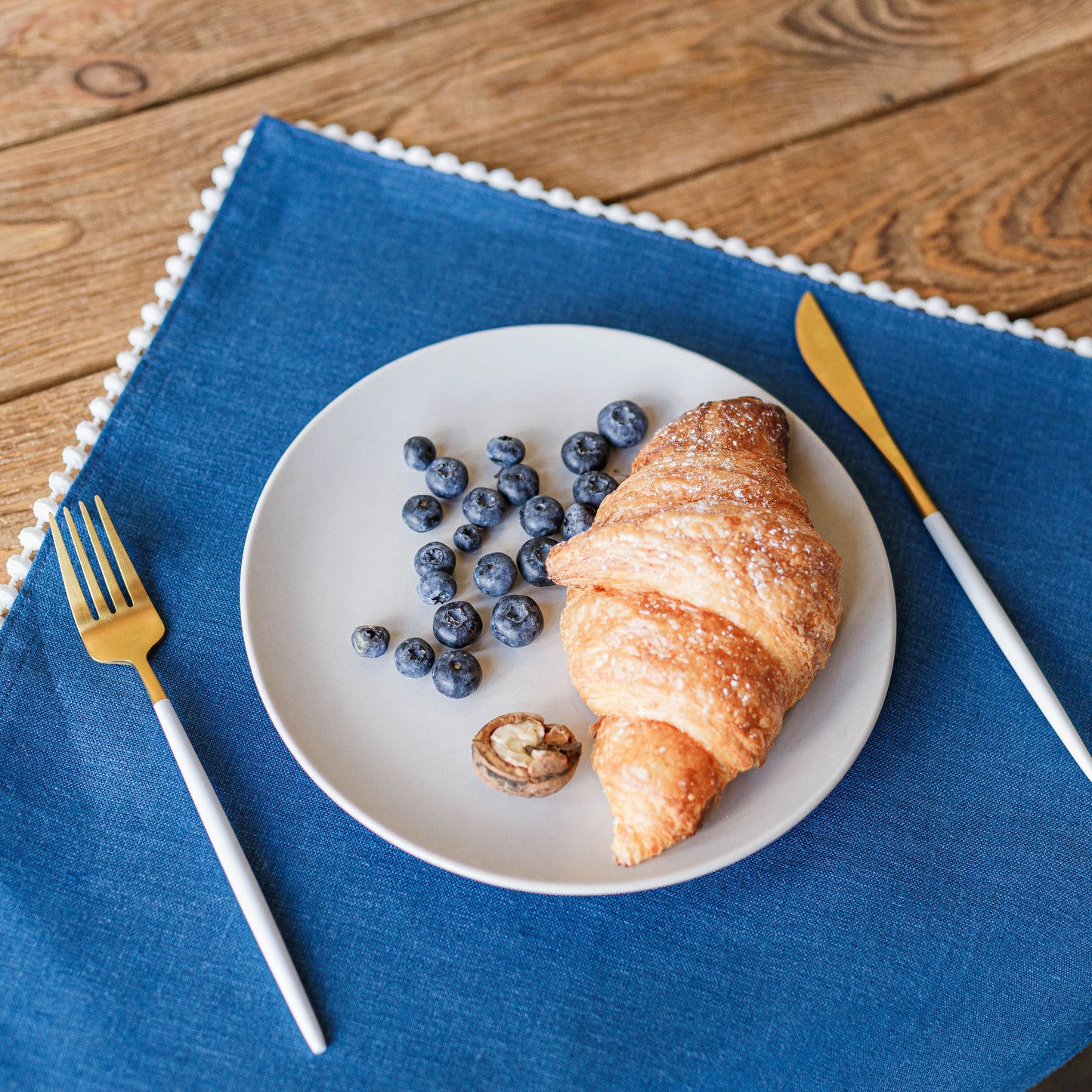 Pom pom trim linen napkin in blue color