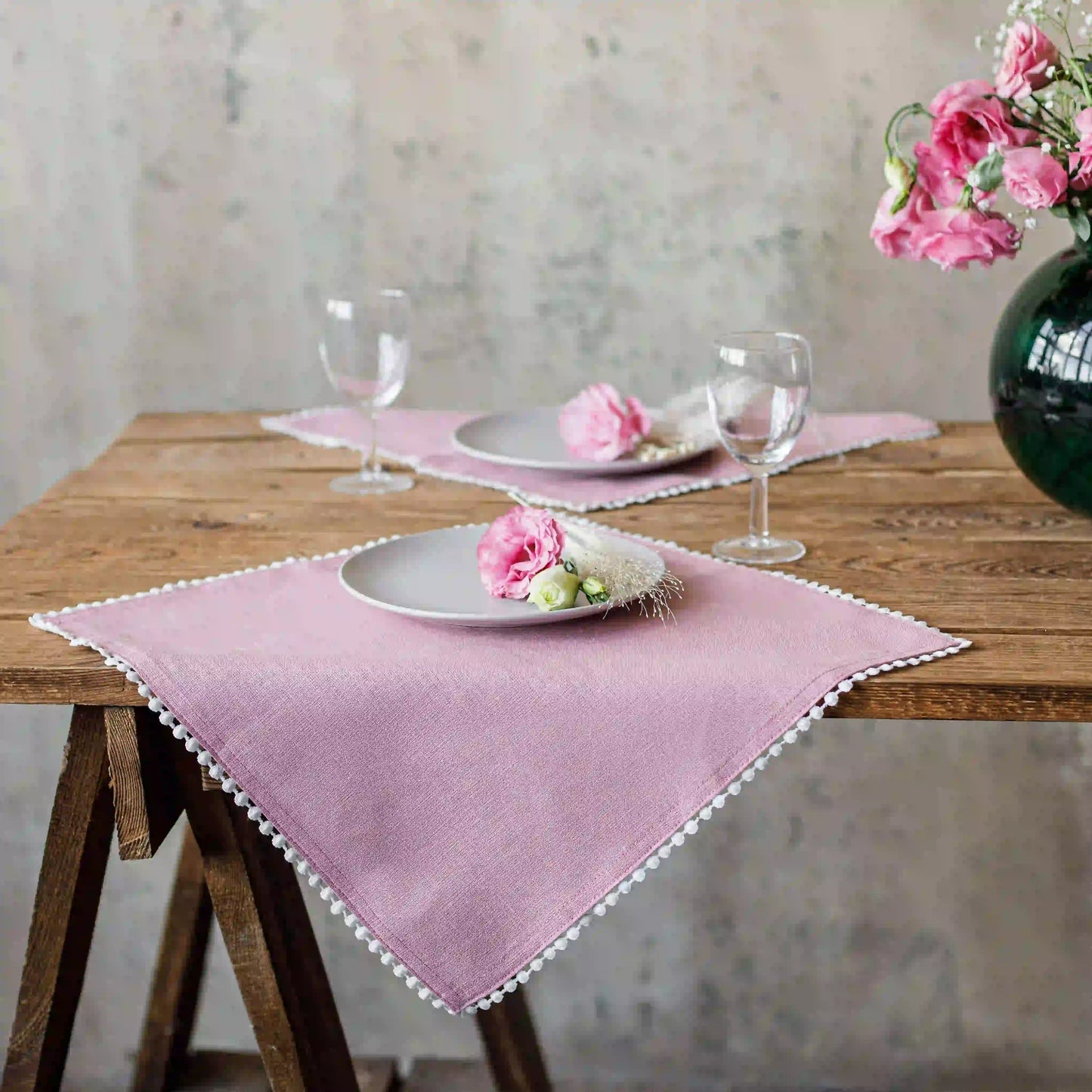 Pom pom trim linen napkin in pink color