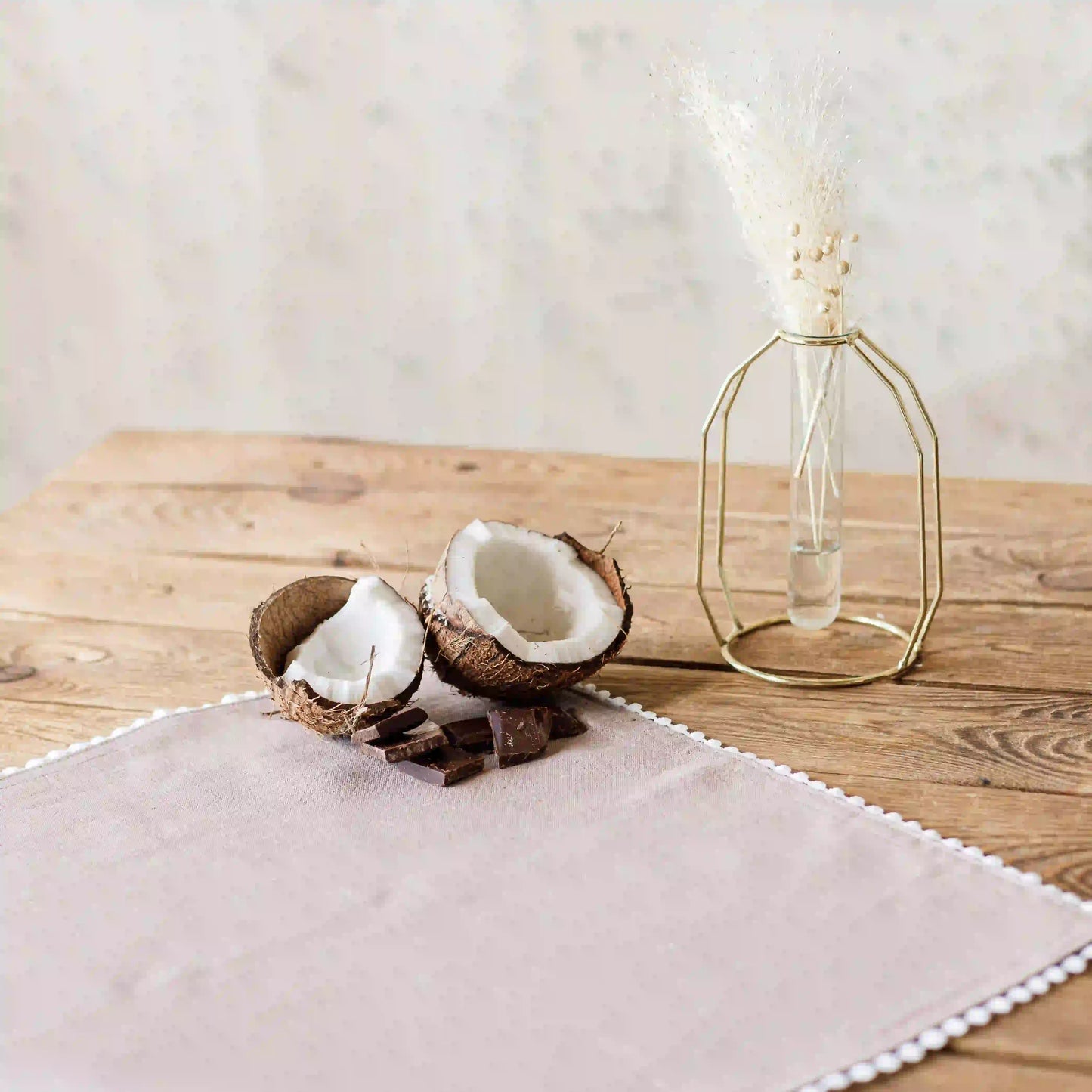 Pom pom trim linen napkin in cappuccino color