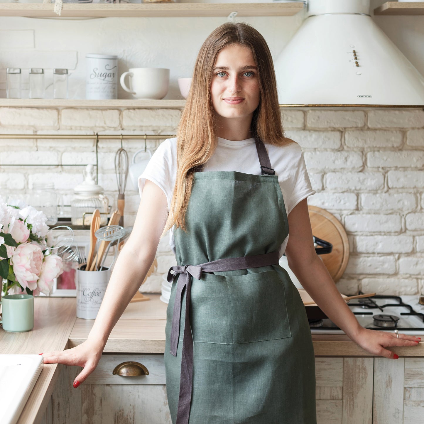 Olive green linen apron with two pockets for the kitchen is an indispensable helper in household chores. Protect clothes from pollution using linen pinafore with pockets at front. Suitable for women and men. More colors available.