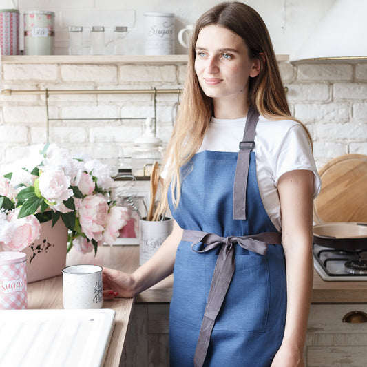 Linen Apron for the kitchen is an indispensable helper in household chores. Protect clothes from pollution using linen pinafore with pockets at front. Suitable for women and men. More colors available.