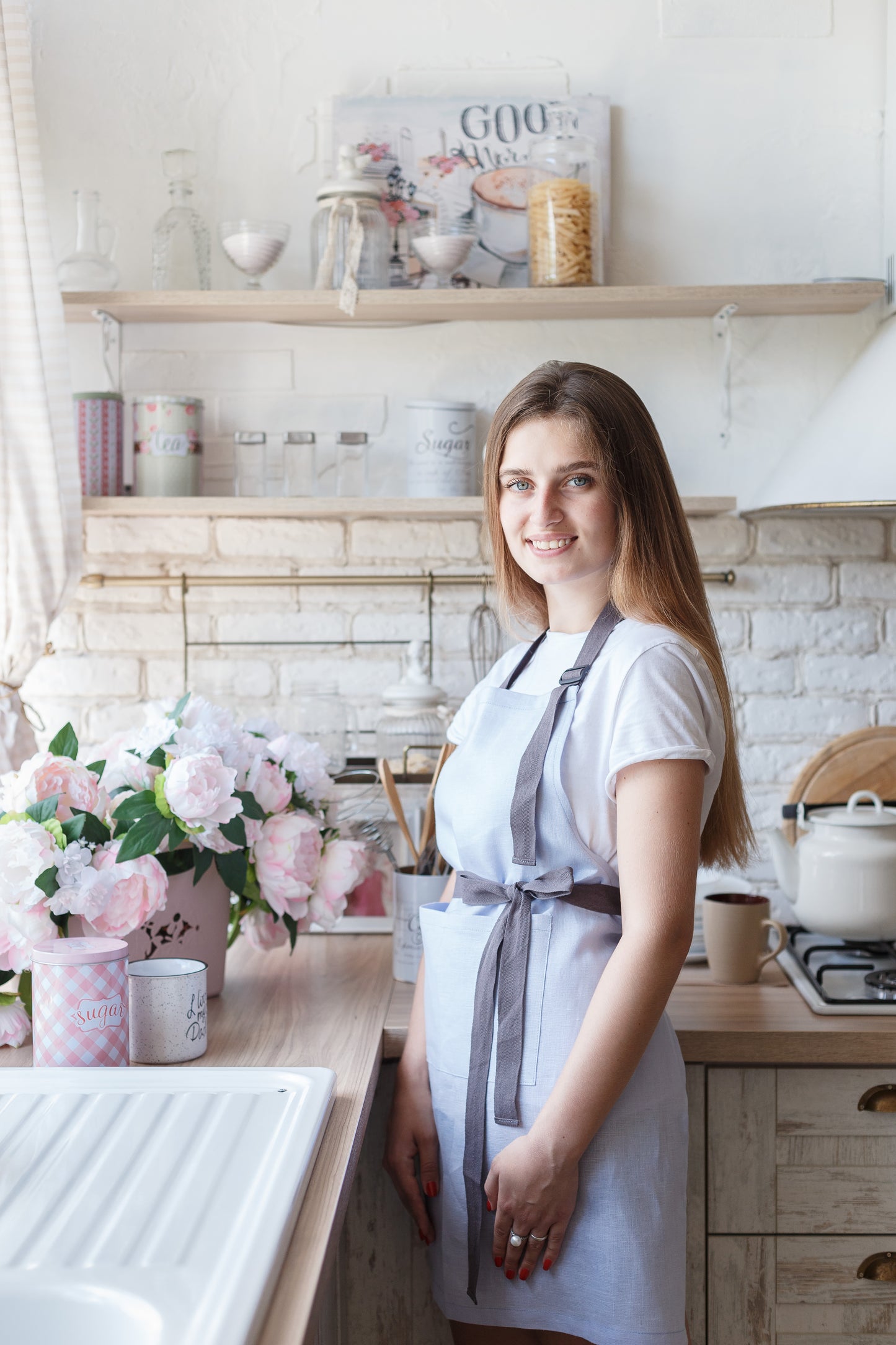 Blue skies linen apron with two pockets for the kitchen is an indispensable helper in household chores. Protect clothes from pollution using linen pinafore with pockets at front. Suitable for women and men. More colors available.